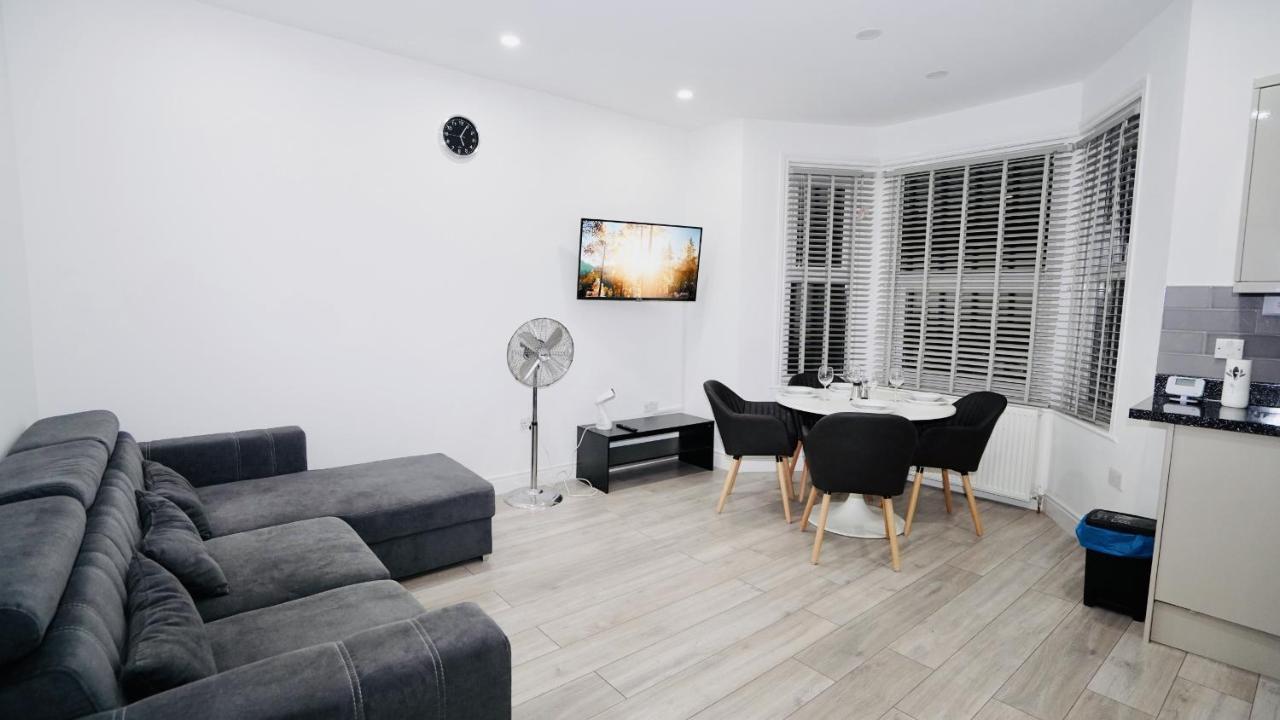 E2M Stays Lovely Apt Close To Ilford Station With Free Parking Exteriér fotografie